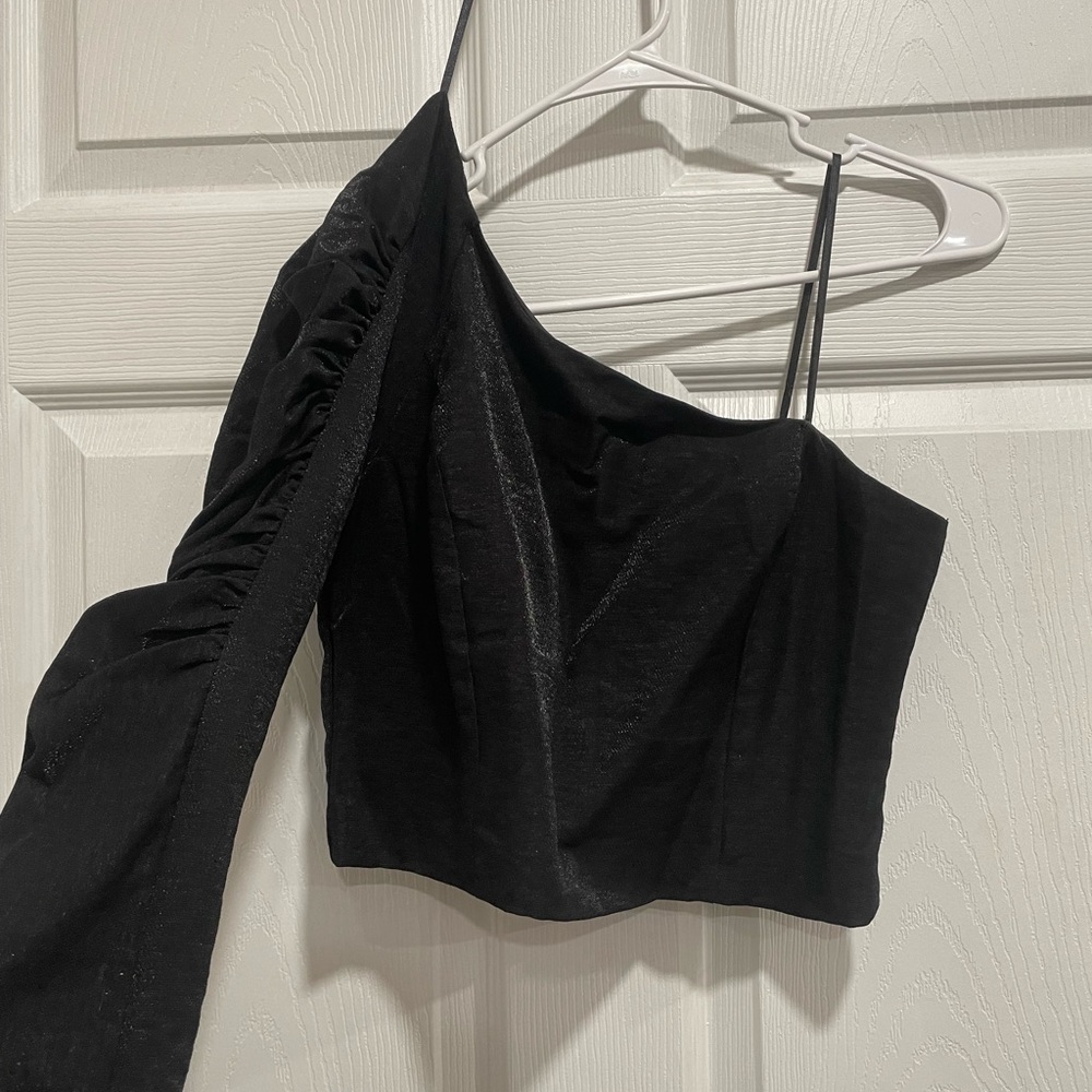 One shoulder crop top